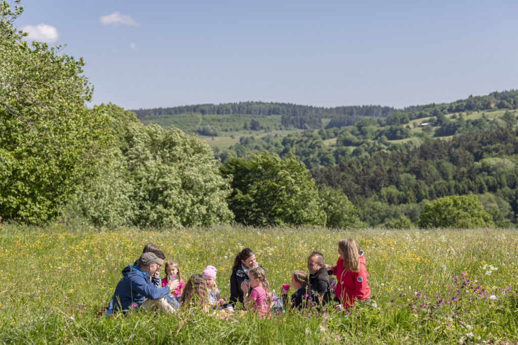 B LI0236 Familie Picknick A6ED3C